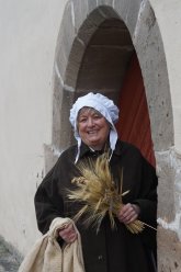 Helga Röschinger, Magd vom Kloster